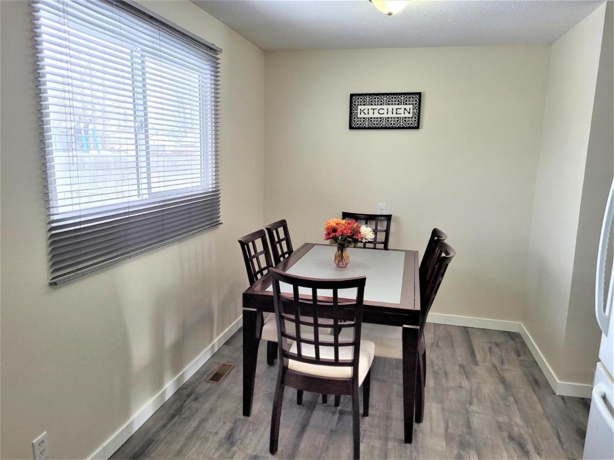 Cozy 4 Bedroom Townhouse - Peaceful Feel Of Home Winnipeg Exteriör bild