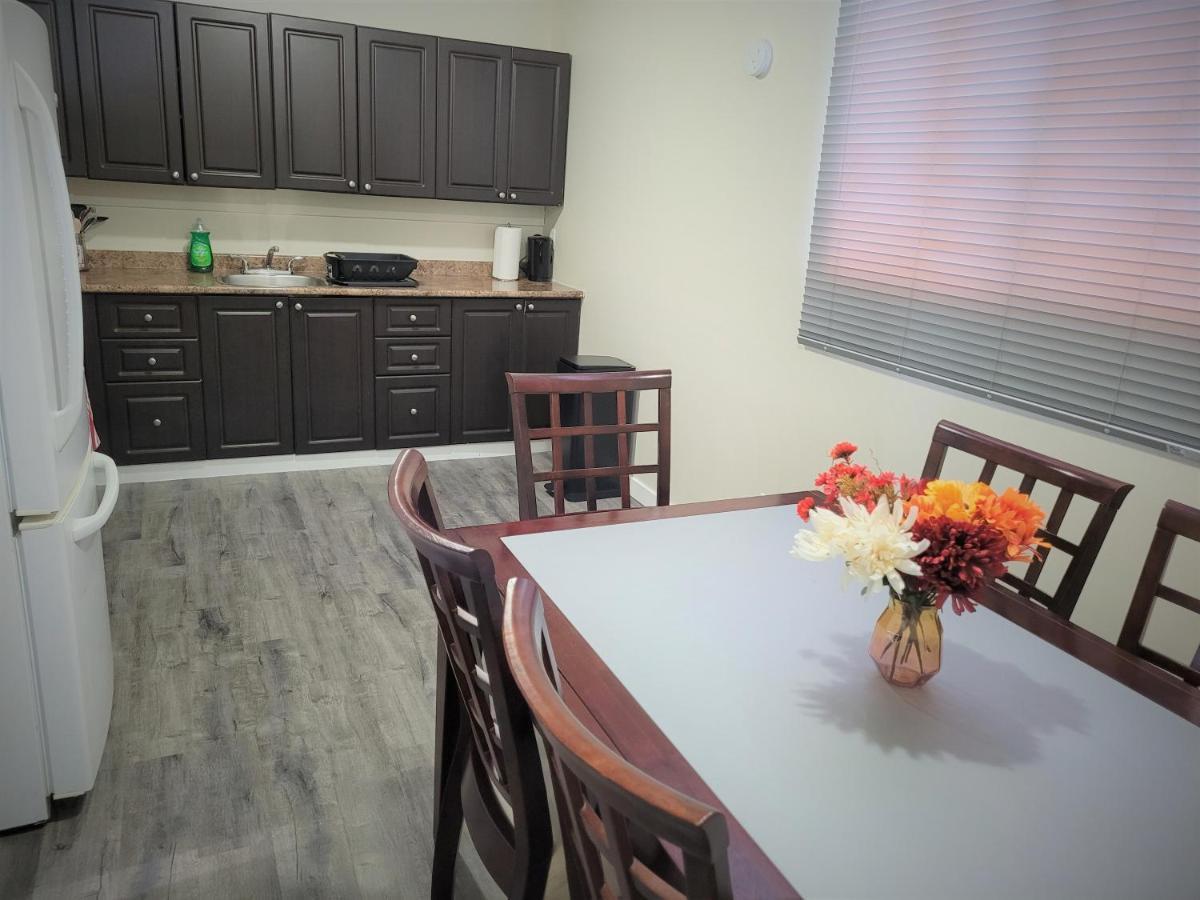 Cozy 4 Bedroom Townhouse - Peaceful Feel Of Home Winnipeg Exteriör bild